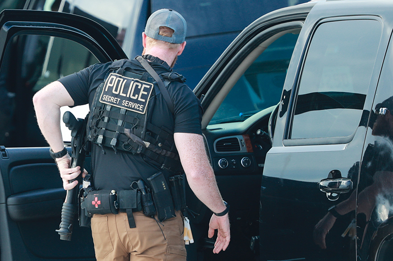 Những vũ khí mật vụ Mỹ mang theo bảo vệ TT Trump